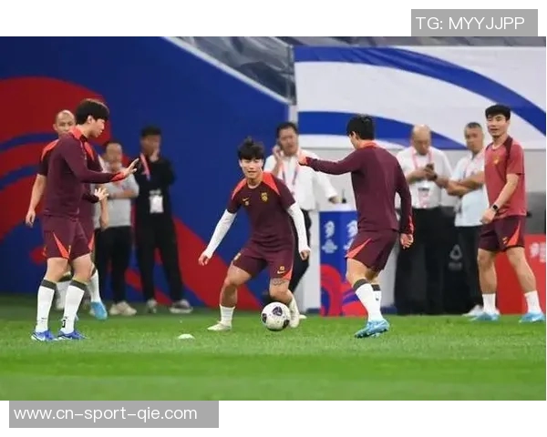 中国队迎战印尼队全力争胜期待精彩对决展现足球魅力与团队精神