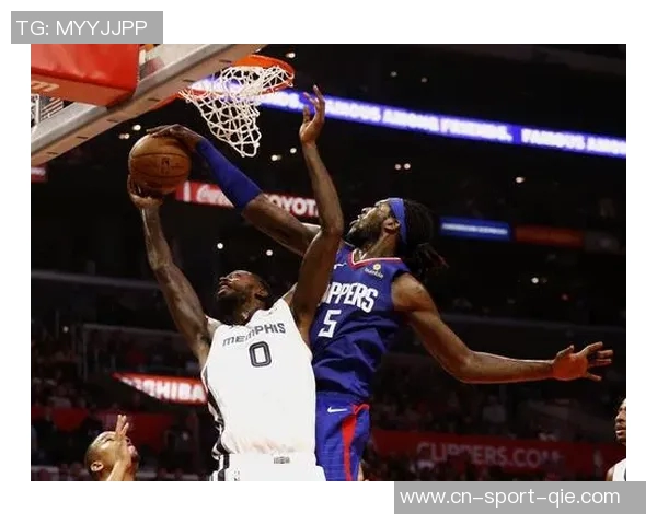 篮球美国队与中国队激战正酣谁能在国际赛场上夺得荣耀