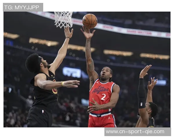 快船与魔术激战正酣NBA赛场上演精彩对决引发球迷热议